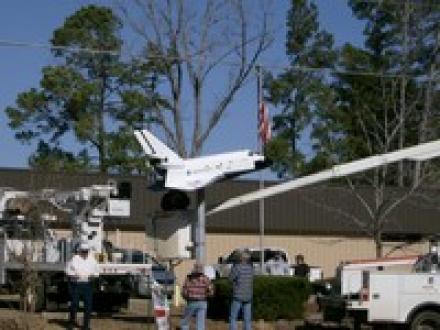 Columbia Replica being installed outside museum